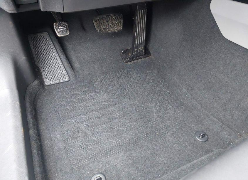 Photo 18 of 2018 Toyota Camry LE (VIN 4T1B11HK9JU017743)