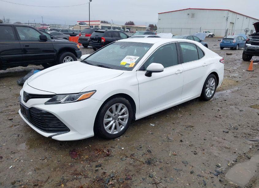 Photo 2 of 2018 Toyota Camry LE (VIN 4T1B11HK9JU017743)