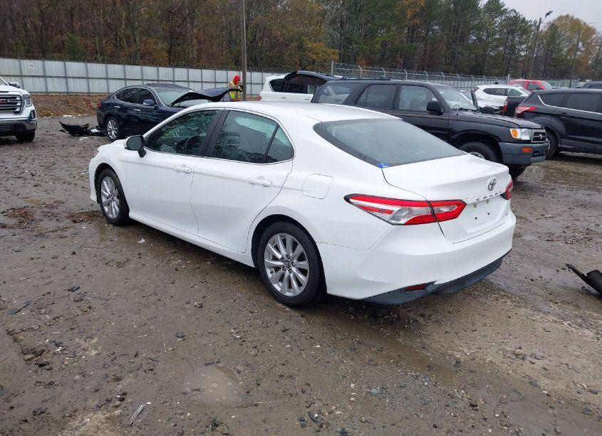 Photo 3 of 2018 Toyota Camry LE (VIN 4T1B11HK9JU017743)