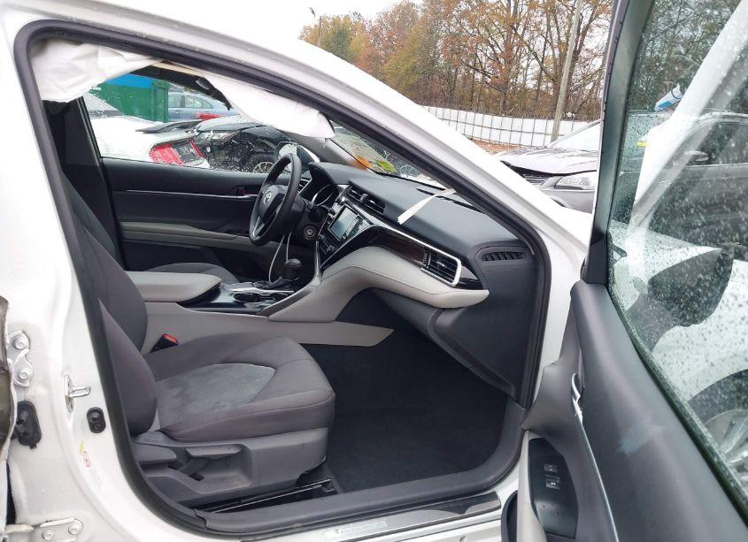 Photo 5 of 2018 Toyota Camry LE (VIN 4T1B11HK9JU017743)