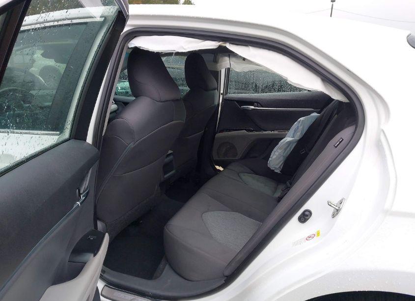 Photo 8 of 2018 Toyota Camry LE (VIN 4T1B11HK9JU017743)