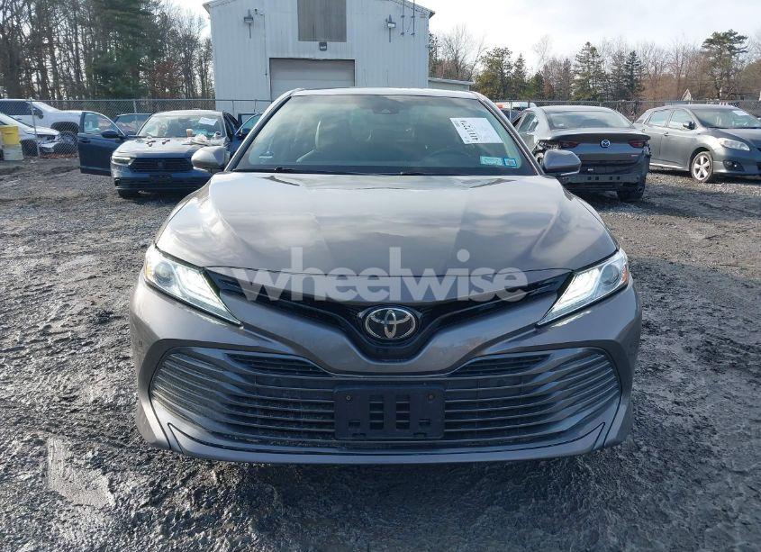 Photo 12 of 2018 Toyota Camry XLE (VIN 4T1B11HK9JU032419)