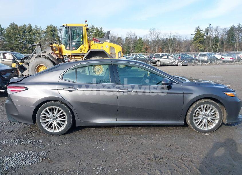 Photo 13 of 2018 Toyota Camry XLE (VIN 4T1B11HK9JU032419)