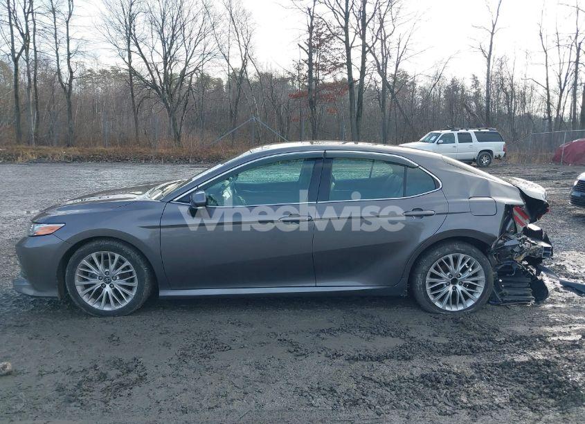 Photo 14 of 2018 Toyota Camry XLE (VIN 4T1B11HK9JU032419)