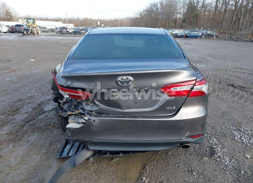 Photo 16 of 2018 Toyota Camry XLE (VIN 4T1B11HK9JU032419)