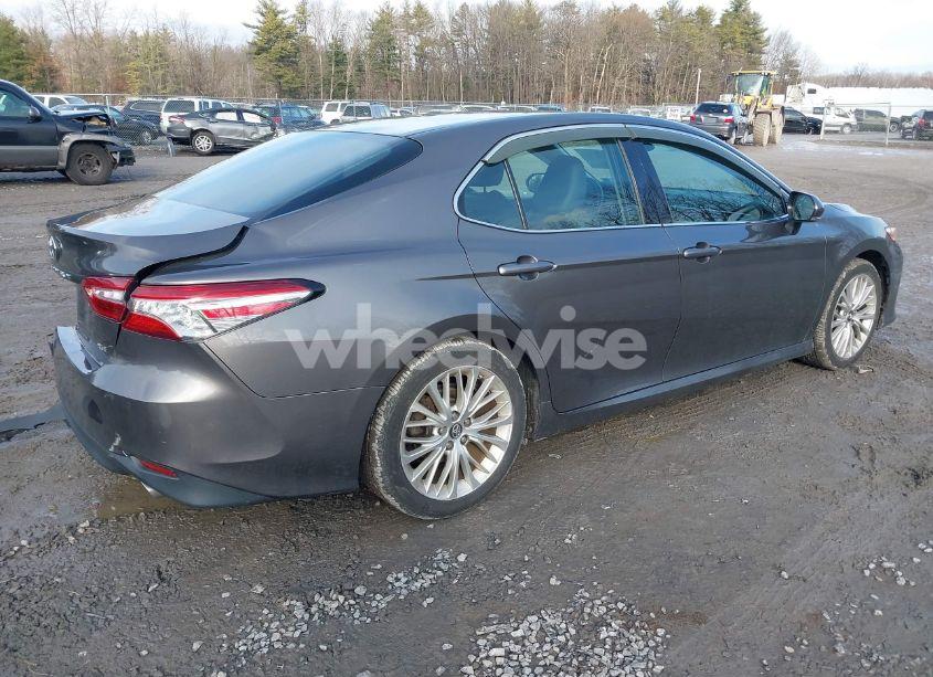 Photo 4 of 2018 Toyota Camry XLE (VIN 4T1B11HK9JU032419)