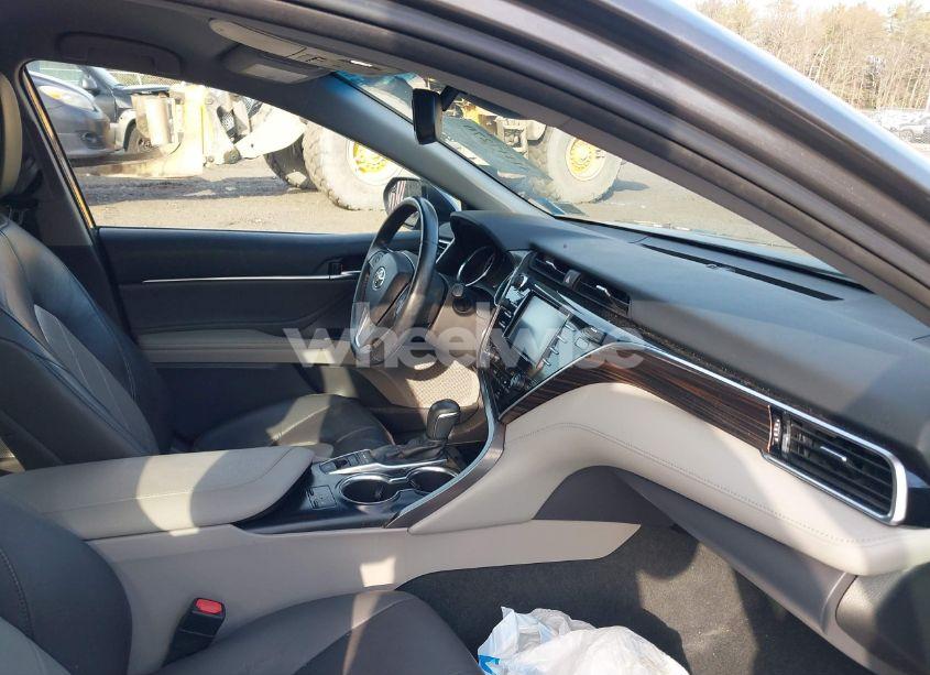 Photo 5 of 2018 Toyota Camry XLE (VIN 4T1B11HK9JU032419)