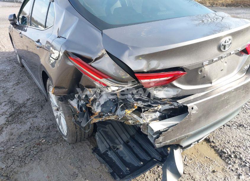 Photo 6 of 2018 Toyota Camry XLE (VIN 4T1B11HK9JU032419)