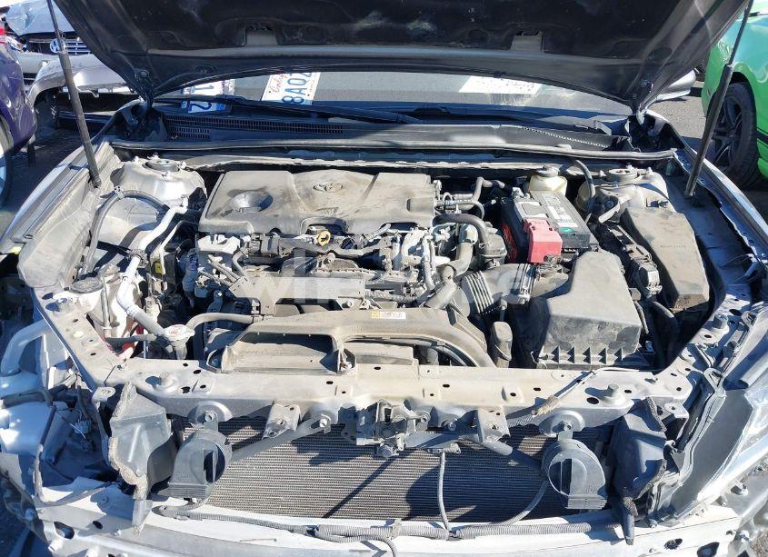 Photo 10 of 2018 Toyota Camry SE (VIN 4T1B11HK9JU033120)