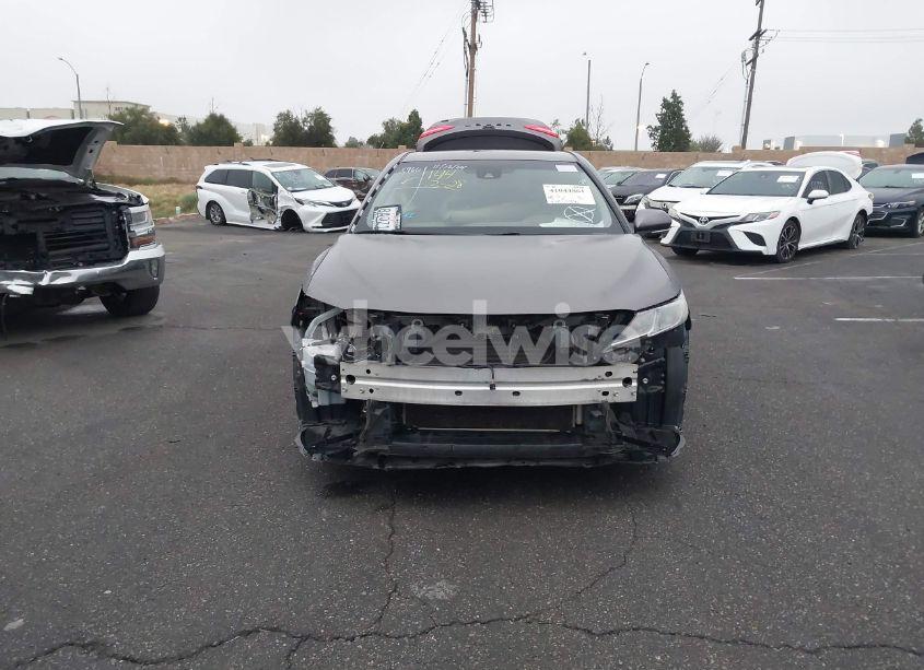 Photo 13 of 2018 Toyota Camry SE (VIN 4T1B11HK9JU033120)