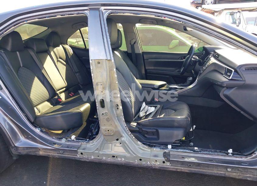 Photo 14 of 2018 Toyota Camry SE (VIN 4T1B11HK9JU033120)