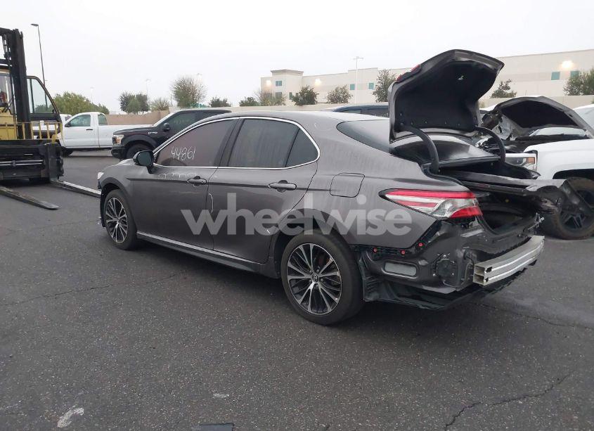 Photo 3 of 2018 Toyota Camry SE (VIN 4T1B11HK9JU033120)