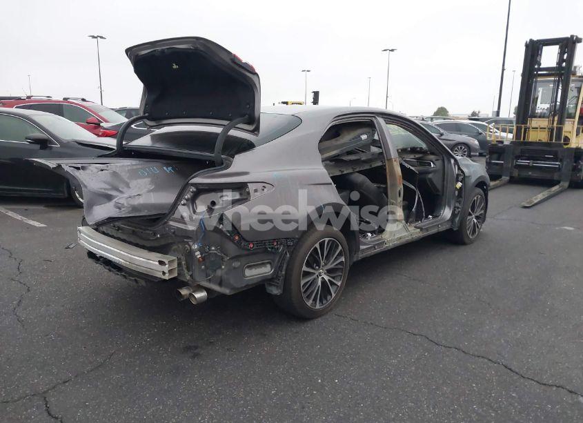 Photo 4 of 2018 Toyota Camry SE (VIN 4T1B11HK9JU033120)