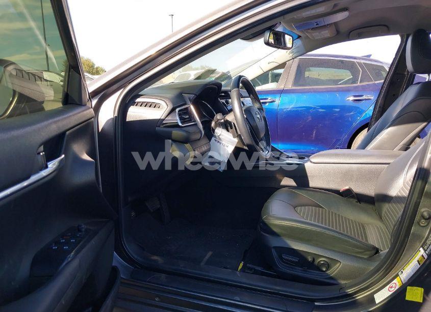 Photo 5 of 2018 Toyota Camry SE (VIN 4T1B11HK9JU033120)