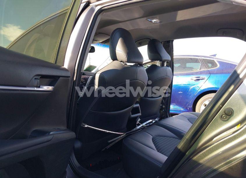 Photo 8 of 2018 Toyota Camry SE (VIN 4T1B11HK9JU033120)