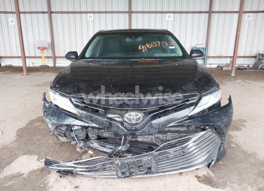 Photo 13 of 2018 Toyota Camry XLE (VIN 4T1B11HK9JU060107)