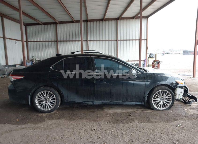 Photo 14 of 2018 Toyota Camry XLE (VIN 4T1B11HK9JU060107)