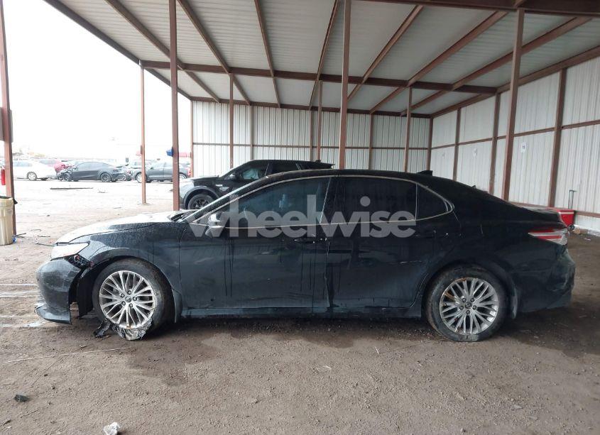 Photo 15 of 2018 Toyota Camry XLE (VIN 4T1B11HK9JU060107)