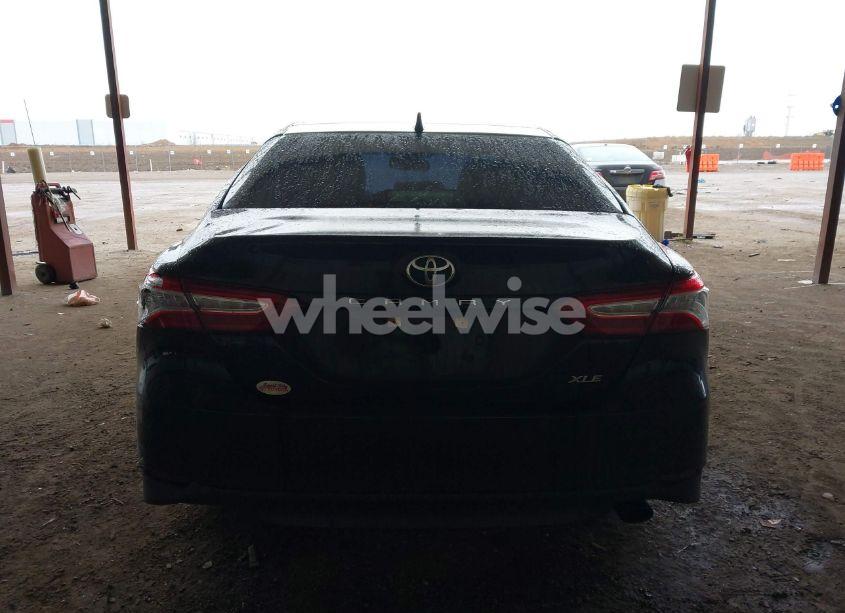 Photo 17 of 2018 Toyota Camry XLE (VIN 4T1B11HK9JU060107)