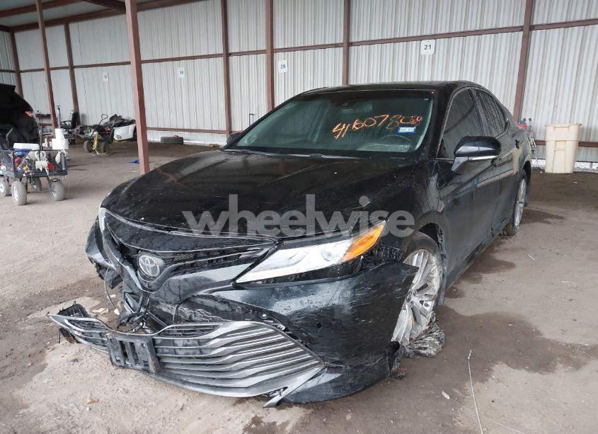 Photo 2 of 2018 Toyota Camry XLE (VIN 4T1B11HK9JU060107)