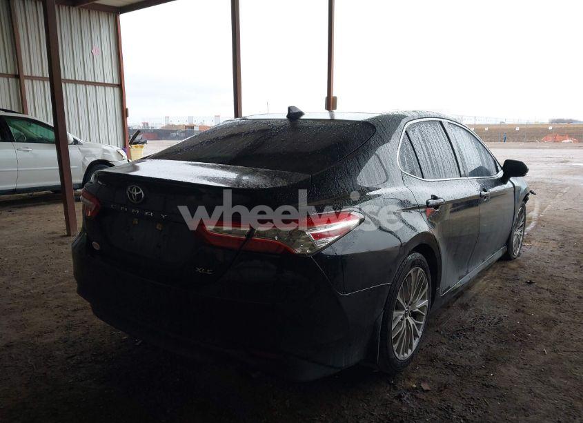 Photo 4 of 2018 Toyota Camry XLE (VIN 4T1B11HK9JU060107)