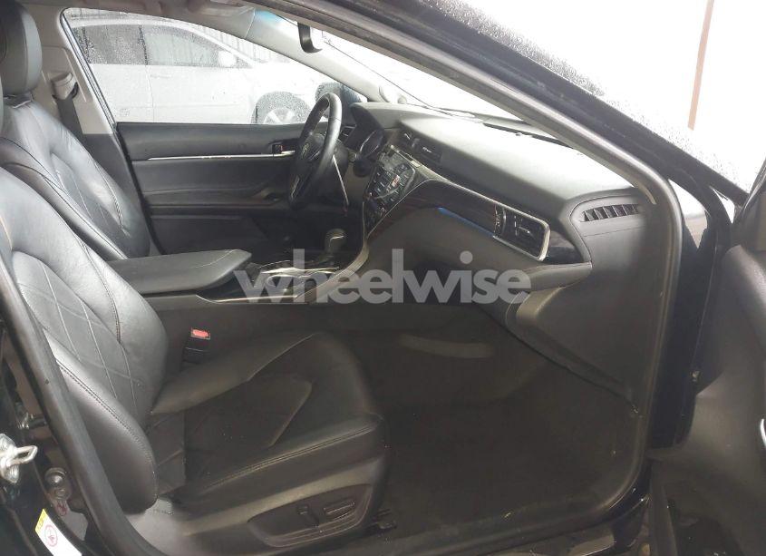 Photo 5 of 2018 Toyota Camry XLE (VIN 4T1B11HK9JU060107)