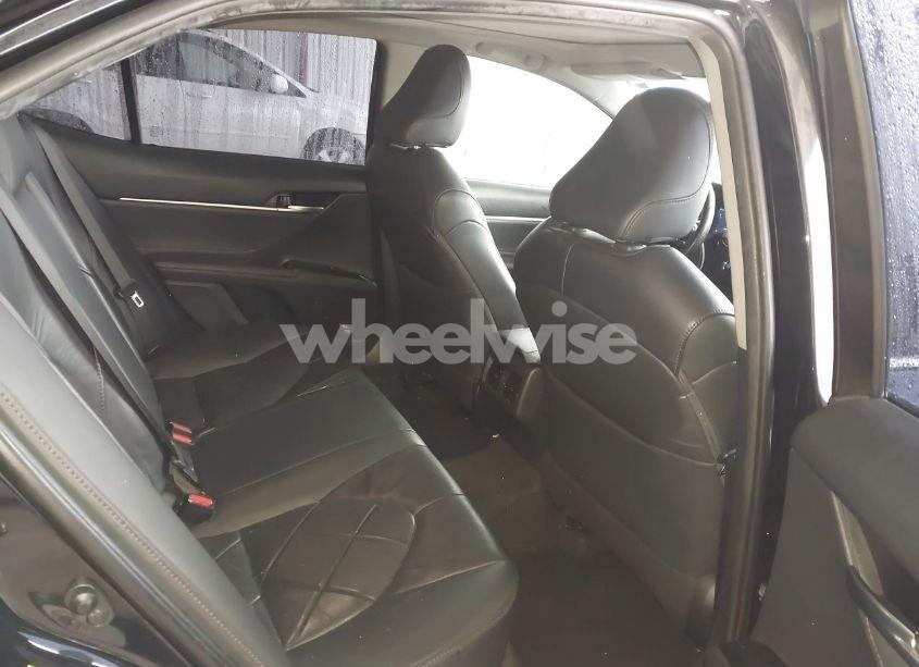 Photo 8 of 2018 Toyota Camry XLE (VIN 4T1B11HK9JU060107)