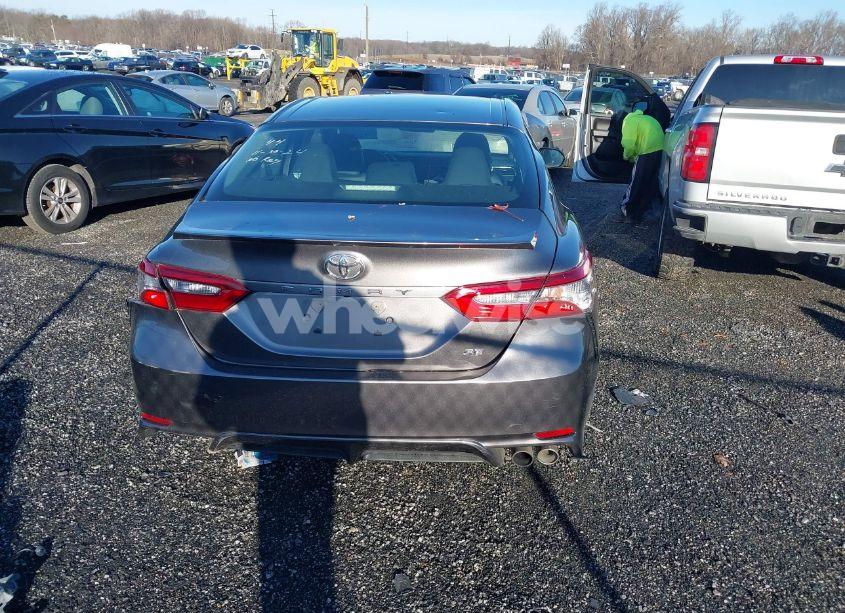 Photo 16 of 2018 Toyota Camry SE (VIN 4T1B11HK9JU071852)