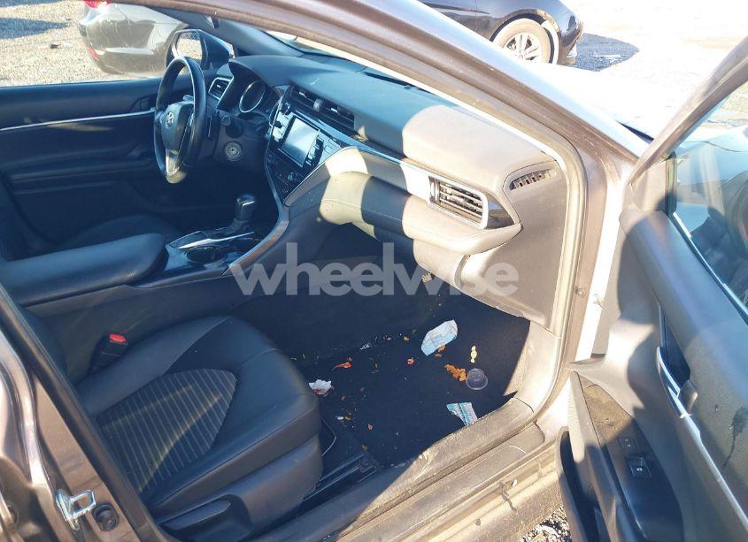 Photo 5 of 2018 Toyota Camry SE (VIN 4T1B11HK9JU071852)