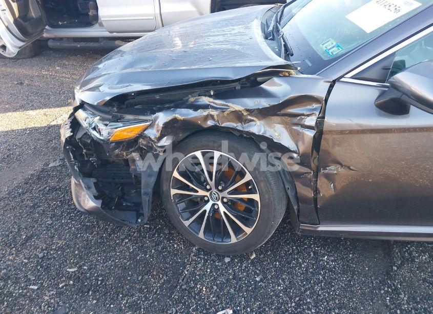 Photo 6 of 2018 Toyota Camry SE (VIN 4T1B11HK9JU071852)