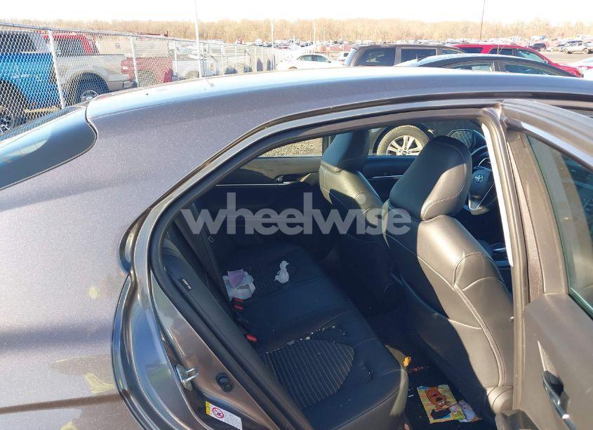 Photo 8 of 2018 Toyota Camry SE (VIN 4T1B11HK9JU071852)