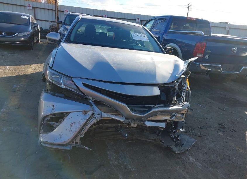 Photo 11 of 2018 Toyota Camry SE (VIN 4T1B11HK9JU092555)