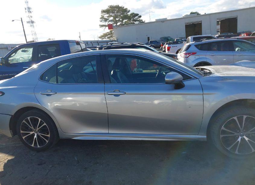 Photo 12 of 2018 Toyota Camry SE (VIN 4T1B11HK9JU092555)