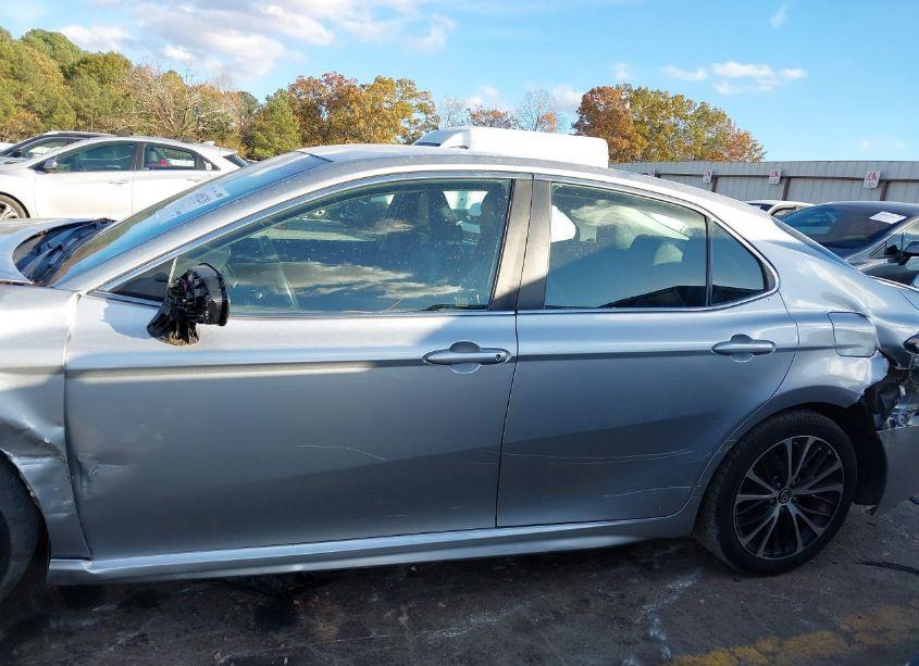 Photo 13 of 2018 Toyota Camry SE (VIN 4T1B11HK9JU092555)