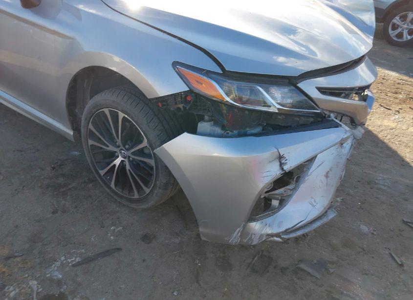 Photo 16 of 2018 Toyota Camry SE (VIN 4T1B11HK9JU092555)