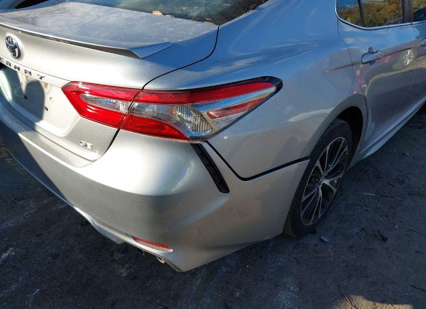 Photo 17 of 2018 Toyota Camry SE (VIN 4T1B11HK9JU092555)