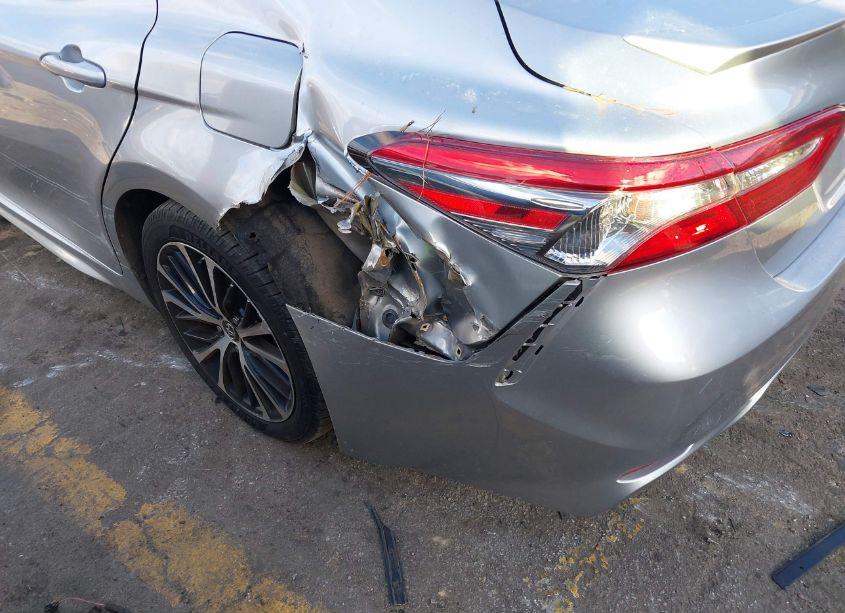 Photo 18 of 2018 Toyota Camry SE (VIN 4T1B11HK9JU092555)