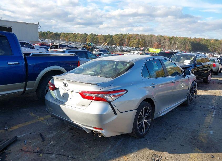 Photo 4 of 2018 Toyota Camry SE (VIN 4T1B11HK9JU092555)