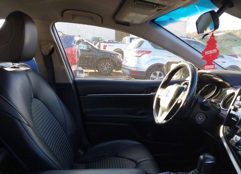 Photo 5 of 2018 Toyota Camry SE (VIN 4T1B11HK9JU092555)