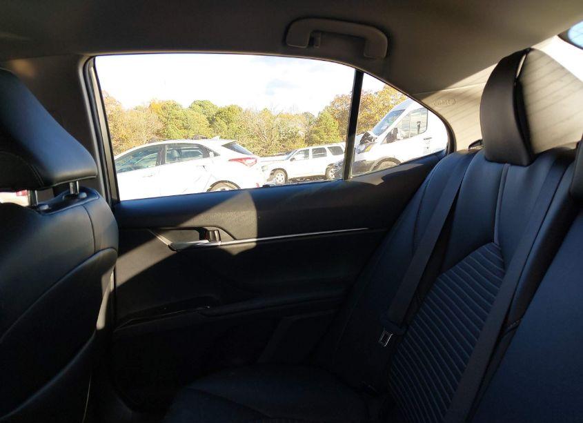 Photo 8 of 2018 Toyota Camry SE (VIN 4T1B11HK9JU092555)