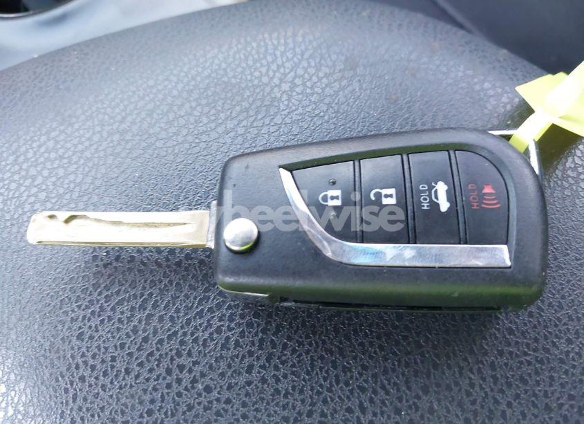 Photo 11 of 2018 Toyota Camry LE (VIN 4T1B11HK9JU101481)