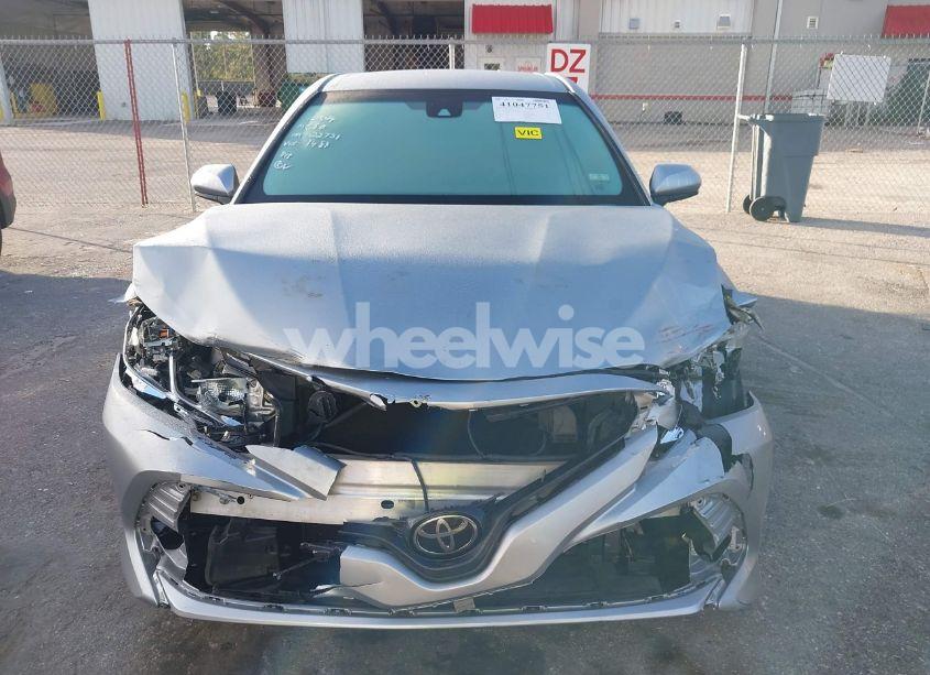 Photo 13 of 2018 Toyota Camry LE (VIN 4T1B11HK9JU101481)