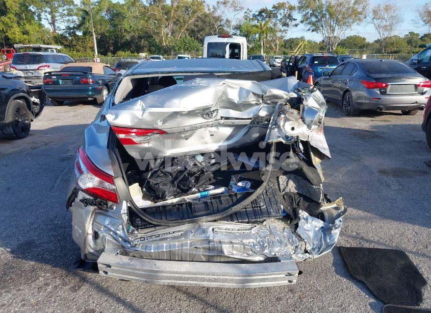 Photo 17 of 2018 Toyota Camry LE (VIN 4T1B11HK9JU101481)