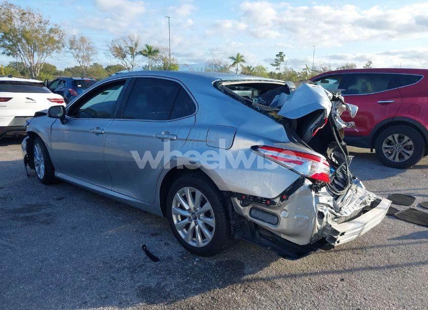 Photo 3 of 2018 Toyota Camry LE (VIN 4T1B11HK9JU101481)