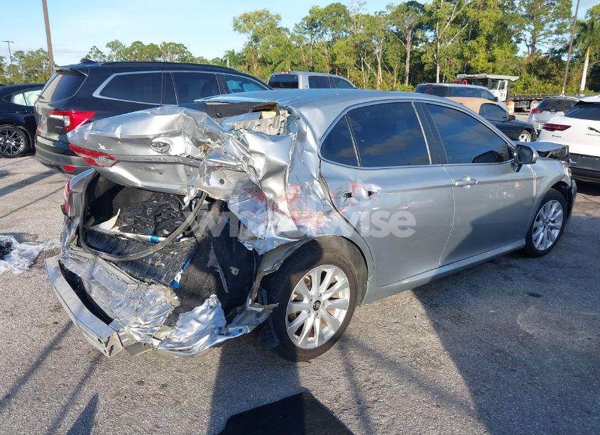 Photo 4 of 2018 Toyota Camry LE (VIN 4T1B11HK9JU101481)