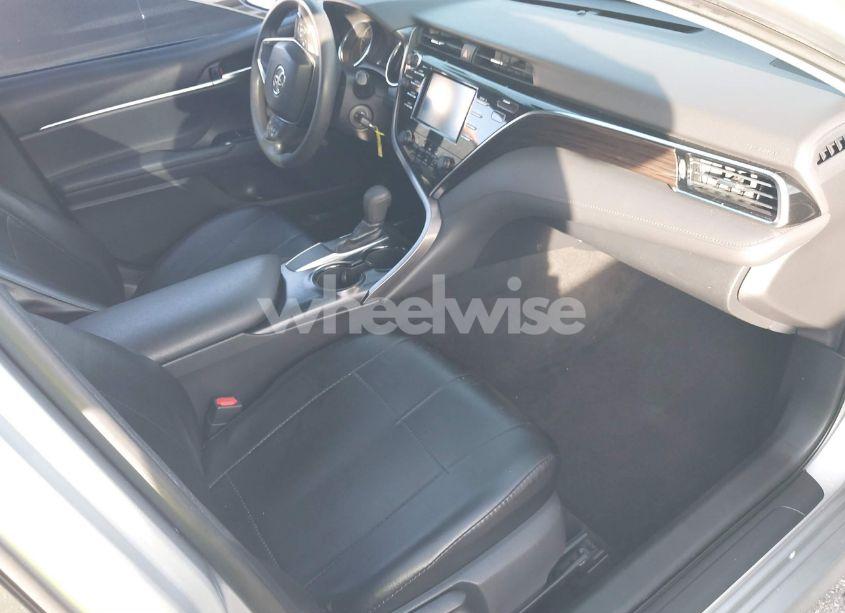 Photo 5 of 2018 Toyota Camry LE (VIN 4T1B11HK9JU101481)