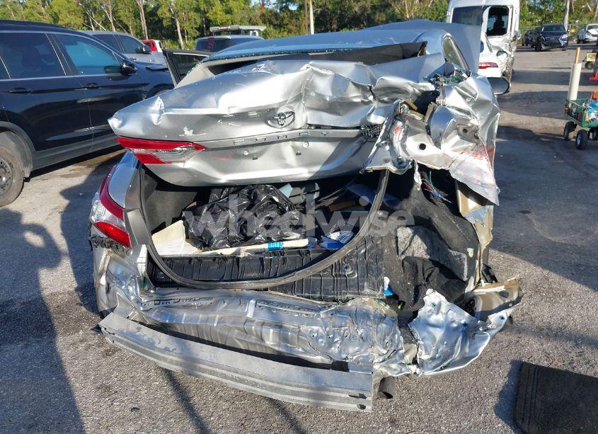 Photo 6 of 2018 Toyota Camry LE (VIN 4T1B11HK9JU101481)