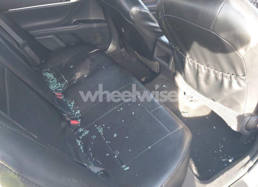 Photo 8 of 2018 Toyota Camry LE (VIN 4T1B11HK9JU101481)