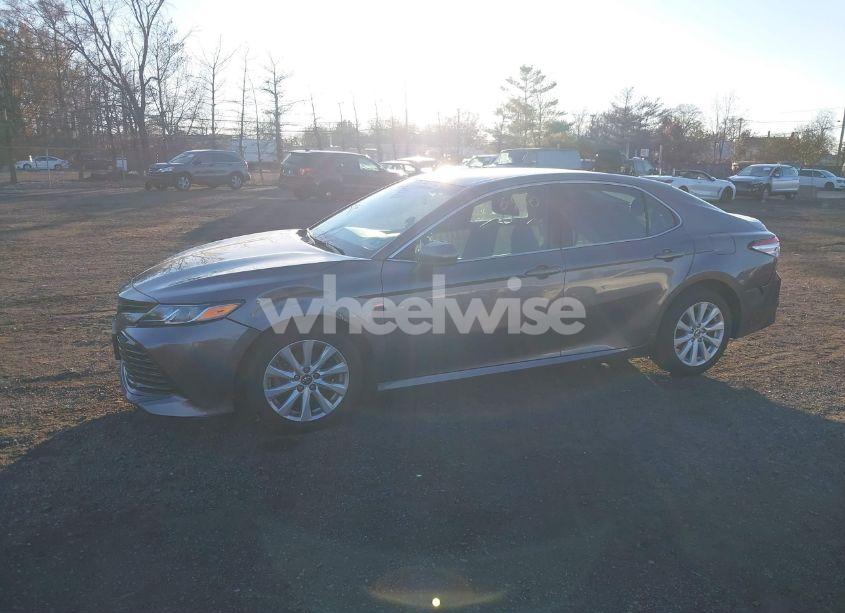 Photo 14 of 2018 Toyota Camry LE (VIN 4T1B11HK9JU119186)