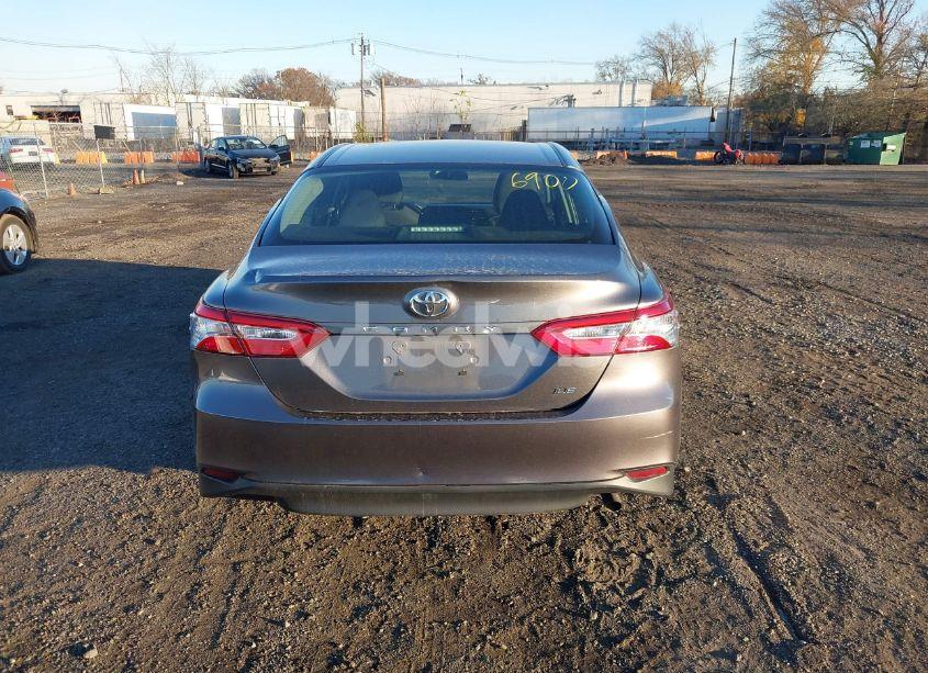 Photo 16 of 2018 Toyota Camry LE (VIN 4T1B11HK9JU119186)